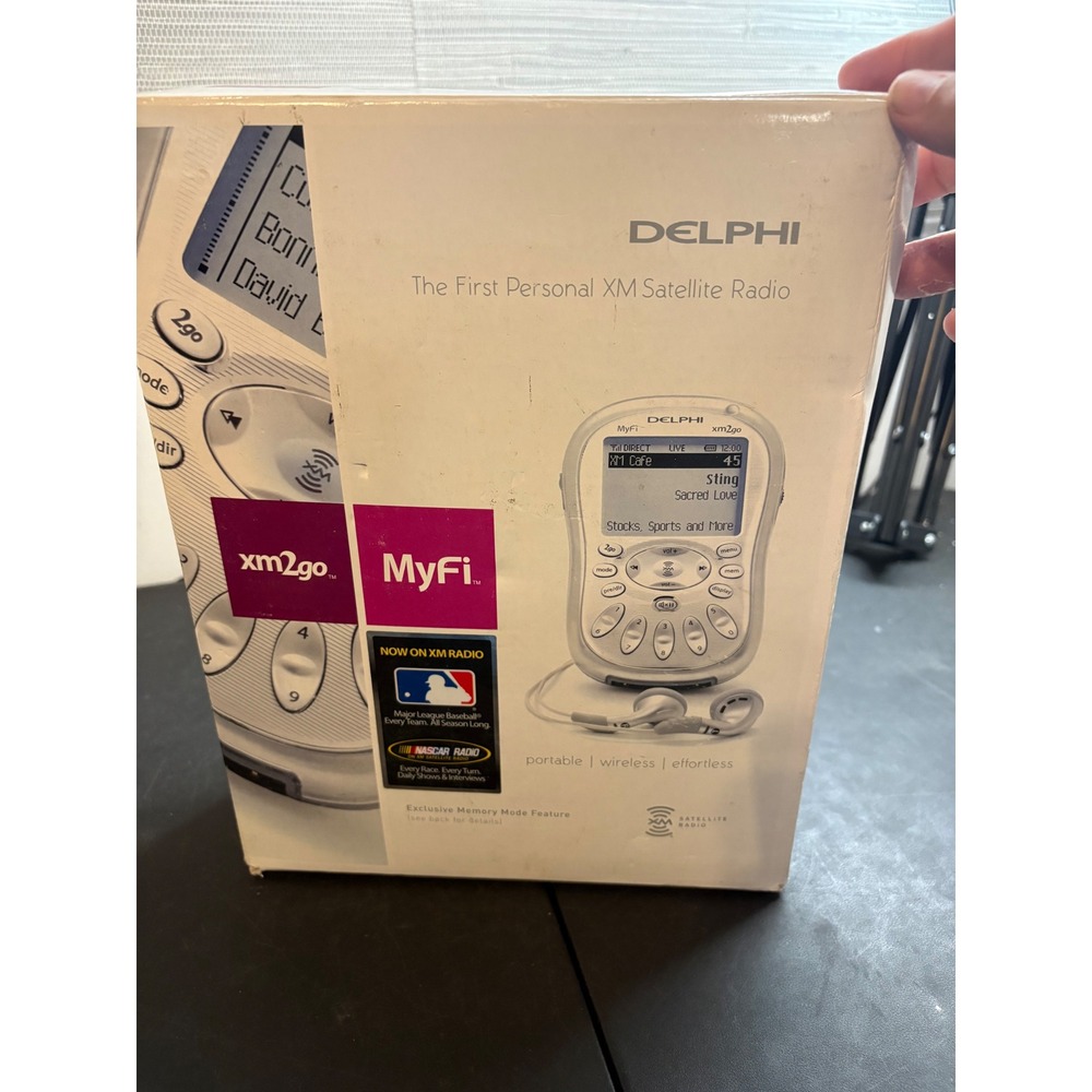 Delphi MyFi XM2go Portable XM Satellite Radio SA10113-11P1 Complete Kit Silver